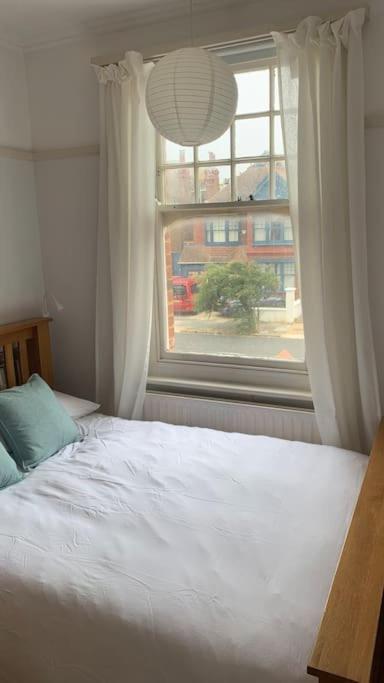Lovely 4 Bedroom Home, Stones Throw From The Beach Brighton Luaran gambar