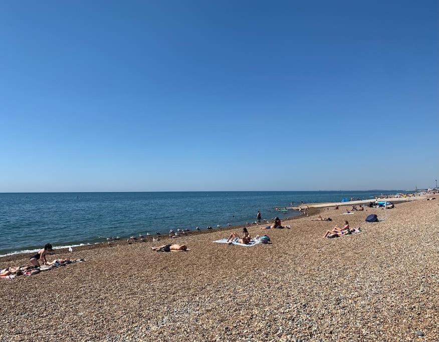 Lovely 4 Bedroom Home, Stones Throw From The Beach Brighton Luaran gambar