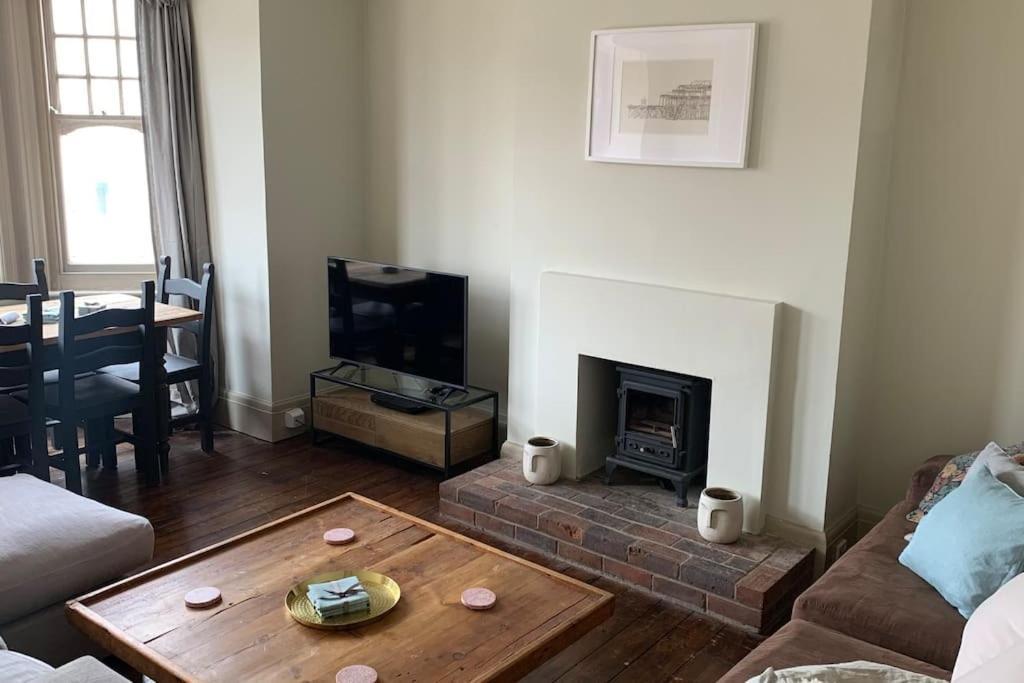 Lovely 4 Bedroom Home, Stones Throw From The Beach Brighton Luaran gambar